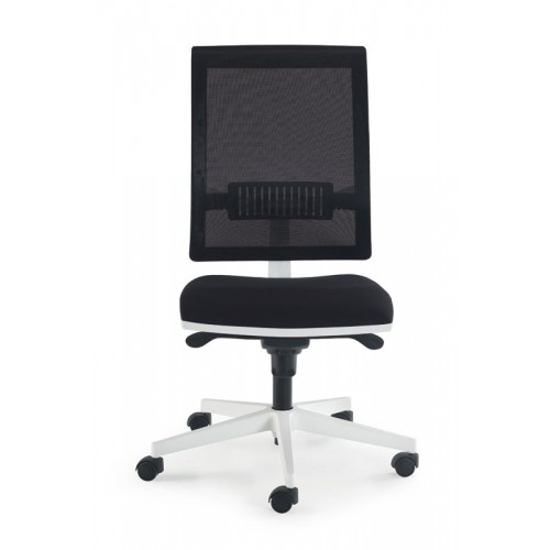 Silla de oficina eterna marco negro respaldo alto, sincro y gas.