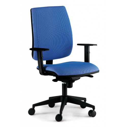 Silla de oficina new admira syncro, respaldo alto con brazos regulables 1d y asiento regulable en altura.