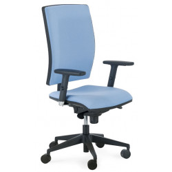 Silla de oficina new passion tapizada, respaldo alto, brazos regulables 1d y asiento regulable en altura.